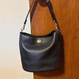 Elegant Black Leather Shoulder Bag